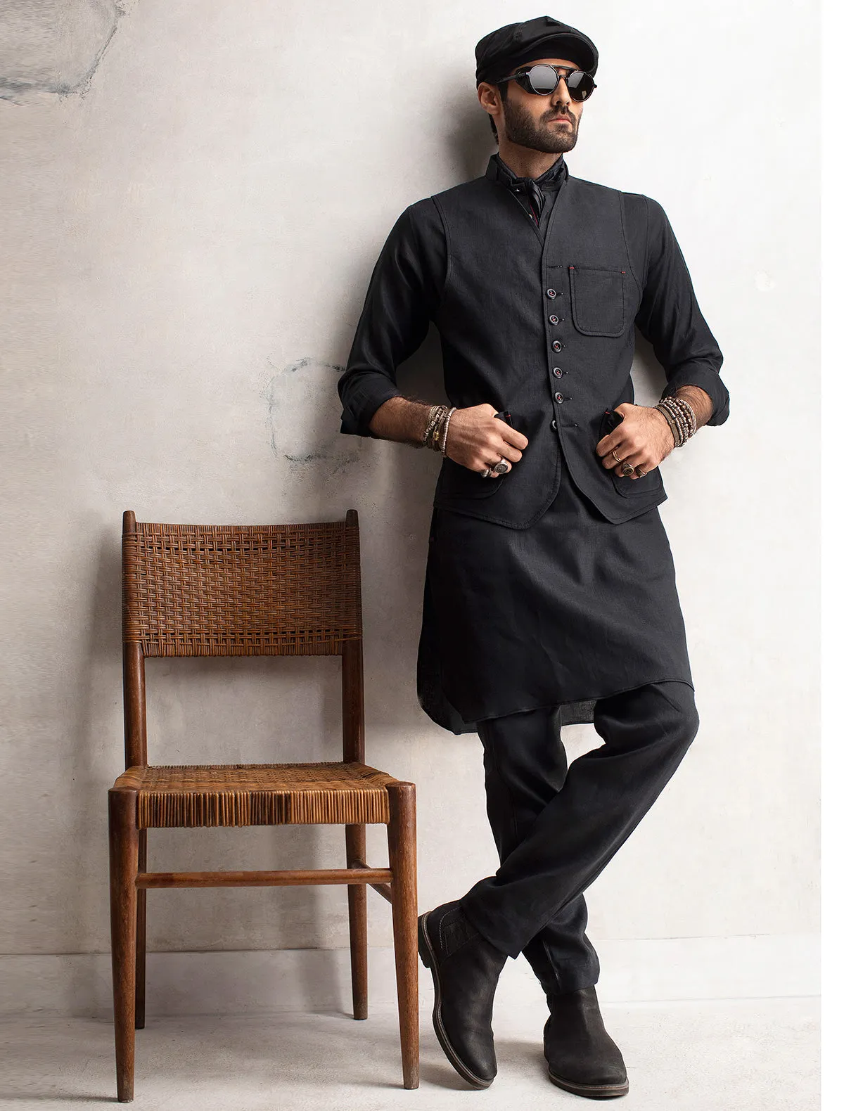 BLACK LINEN KURTA PAJAMA