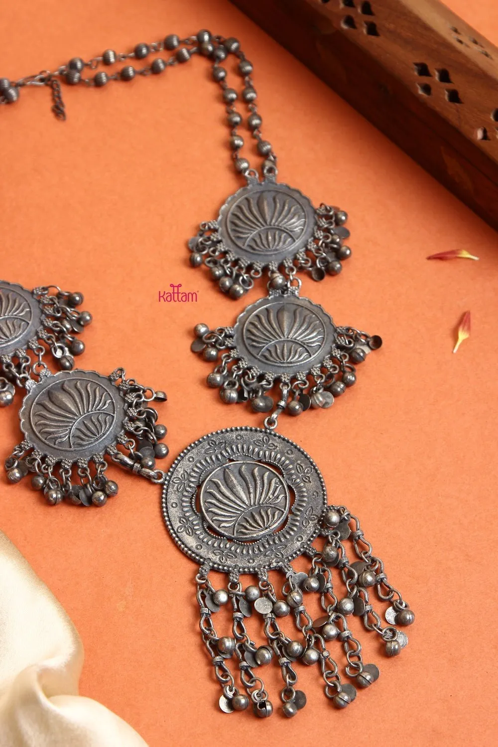 Black Metal Handcrafted Lotus Chain (No Earrings)