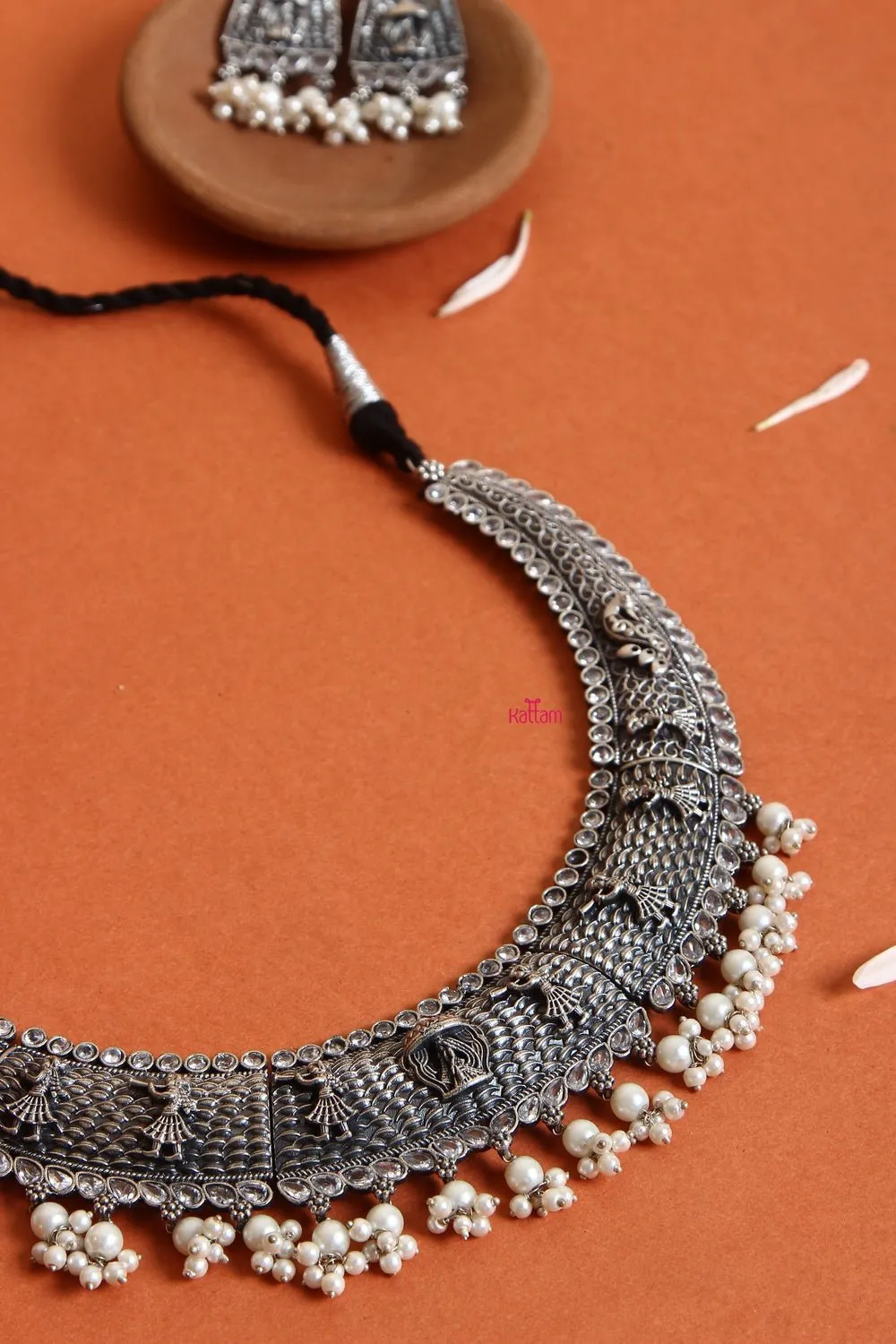 Engraved Choker Hasli