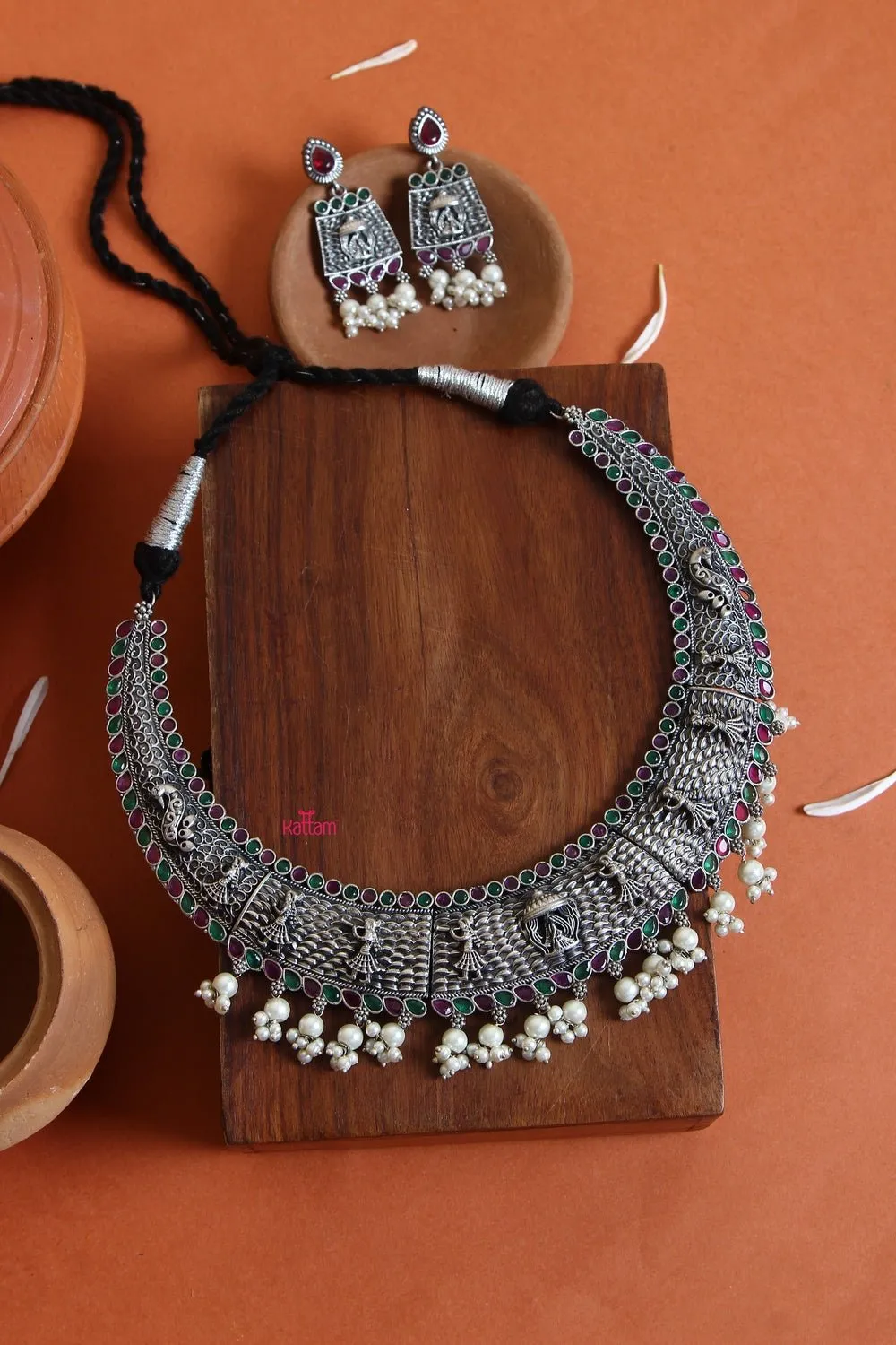 Engraved Choker Hasli