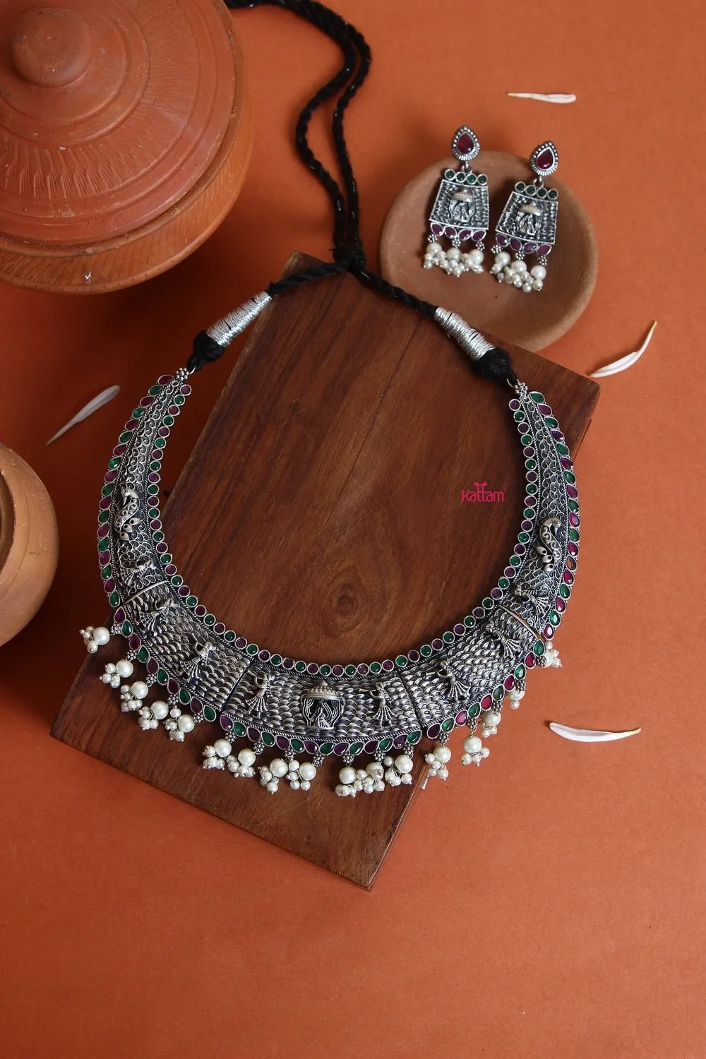 Engraved Choker Hasli