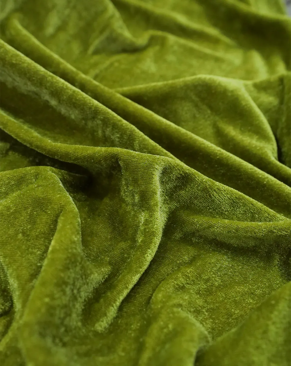 PLAIN GREEN VELVET LYCRA FABRIC ( WIDTH 58 INCHES )